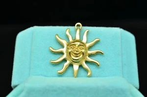 18K Yellow Gold Smiling Sun Face Pendant Charm - Picture 1 of 3