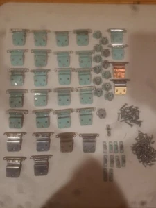 Konvolut 30 (15 Sets) Vintage geborgen Schrankscharniere antik plus mehr - Bild 1 von 24