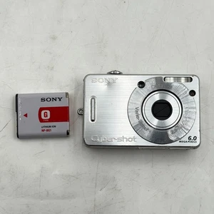 Sony Cyber-Shot DSC-W50 6MP Vario-Tessar Carl Zeiss Digitalkamera Splitter getestet - Bild 1 von 21