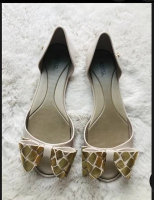 Mocasines Melissa Crema y Dorado con Elegante Diseño de Enrejado Talla 10 Foto 1 de 4