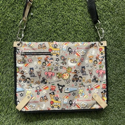 Bolso Mensajero Tokidoki LeSportsac con Cremallera Sobre el Hombro Plegable AOP Y2K Foto 1 de 4