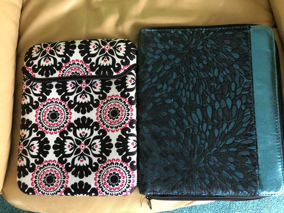 2 Tablet Ipad Noon Kindle Ereader Case Holders. Thirty One 31 Pink Pop Medallion - Image 1 of 4