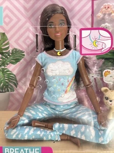 BARBIE ATME MIT MIR MEDITATION LEUCHTET KLÄNGE YOGA AFROAMERIKANISCH NEU - Bild 1 von 23