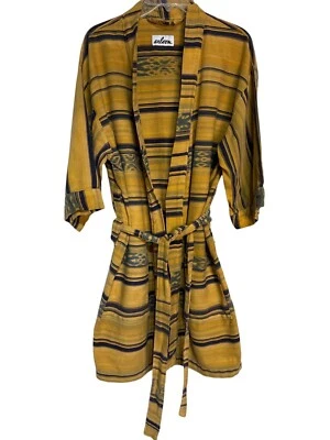 Bata kimono de algodón a rayas amarilla y azul marino Arloom Southwest con corbata en la cintura Foto 1 de 4