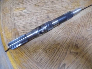 THM 700R4 1982-1992 GM CHEVY TRANSMISSION OUTPUT SHAFT 4x4 - Picture 1 of 4