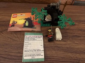 Lego 1596 Castle Wolfpack Ghostly Hideout Incomplete with Instructions & Promo