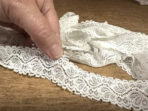 Stretch Lace Edging Trim Fabric, Per Metre- Scalloped Selvedges - Floral - Ivory - Picture 1 of 3