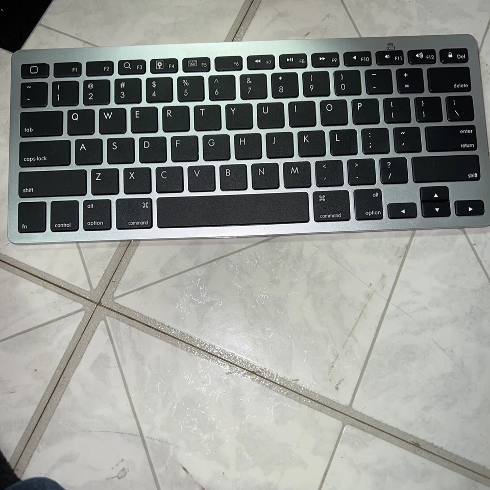 Wireless Bluetooth Keyboard for iPad/iMac/iPhone/Android Phones/LAPTOP/ipad - Image 1 of 1