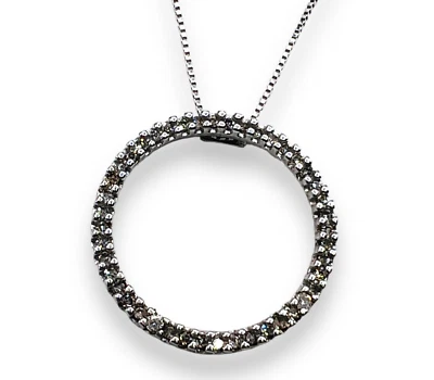 Colgante redondo de oro blanco de 10 k con círculo de diamantes naturales de 0,25 quilates con cadena de 16" -1795 Foto 1 de 4