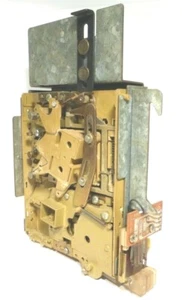 ROWE MODEL RI-4 JUKEBOX parte: MECCANISMO MONETA funzionamento regolare con SUPPORTO - Foto 1 di 2