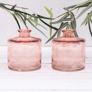 Juego de 2 jarrones/soportes para velas/botellas de vidrio rosa vintage de exhibición de flores - Imagen 1 de 4