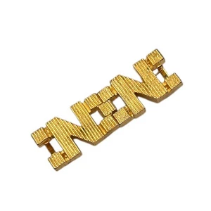 Hebilla de cinturón inicial vintage firmada 1976 Mimi di N con textura tono dorado letra 'N' - Imagen 1 de 3