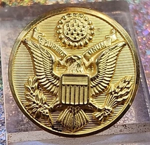 VINTAGE US MILITARY WW II  EAGLE SHIELD BRASS BUTTON   - Picture 1 of 6