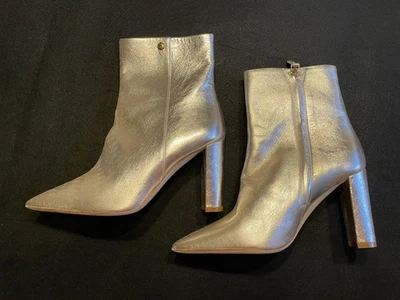 Botín Tory Burch Penélope 90 mm cuero de becerro talla 8 color metálico (oro chispa) Foto 1 de 4