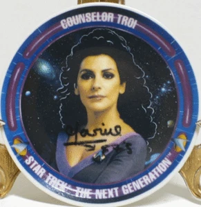 Star Trek The Next Generation Troi Mini Plate 1992 Marina Sirtis Autografiado NUEVO - Imagen 1 de 1