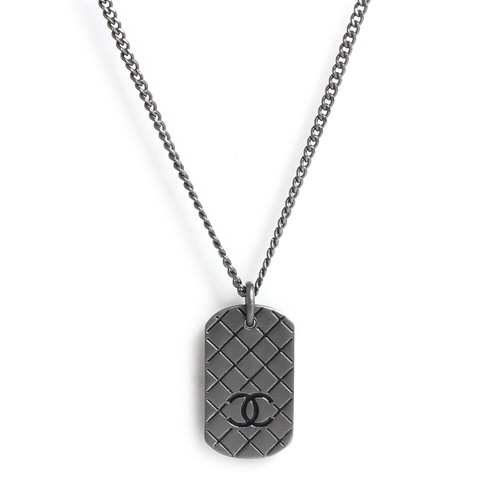 CHANEL Ciondolo Collana Piatto Matelasse Metallo Scuro A28414