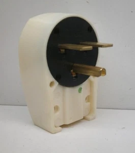 Bryant 70620NP Enchufe de bloqueo giratorio 20A 250V 2P 3W L6-20P - Imagen 1 de 4