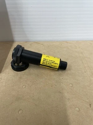 New Banner S18-2VPDS-Q8 Diffuse Visible red LED - Image 1 of 3