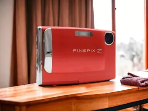 Red Fujifilm Finepix Z10FD - 7.2MP, 3x Zoom, Excellent Condition - Picture 1 of 9