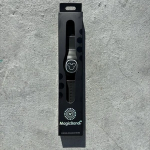 NUOVO Disney Parks Magic Band Plus + Tinta Unita Colore Nero SCOLLEGATO - Foto 1 di 8
