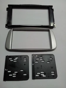 FORD GALAXY DAL 2007 MASCHERINA+STAFFE PER AUTORADIO 2 DIN - SILVER - Foto 1 di 2