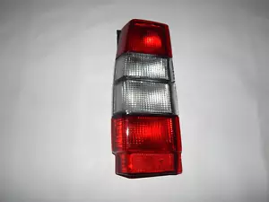 Fanale posteriore nuovo - RH - adatto a Volvo 740 (745) 1985-1996 - 1358172 - Foto 1 di 7