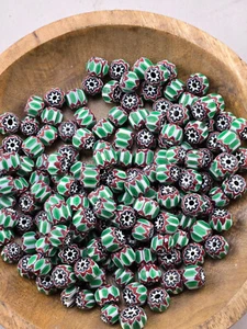 370+ PCS GREEN ROUND CHEVRON GLASS BEADS JEWELRY CRAFT MAKING LOOSE BEADS - Picture 1 of 4