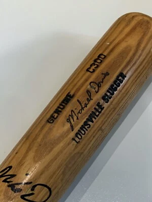 Bate usado emitido autógrafo firmado por Mike Davis Louisville Slugger PSA ADN Foto 1 de 4
