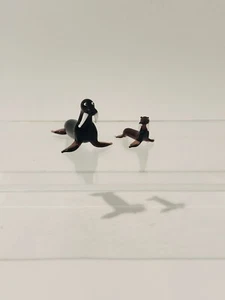 Set Of 2 Vintage Miniature Purple Glass Walrus Mom + Baby Figurine Hand Blown - Picture 1 of 6