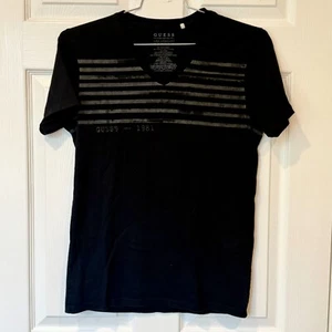 GUESS 1981 T-shirt uomo nera scollo a V maglietta grafica a righe taglia M - Foto 1 di 5