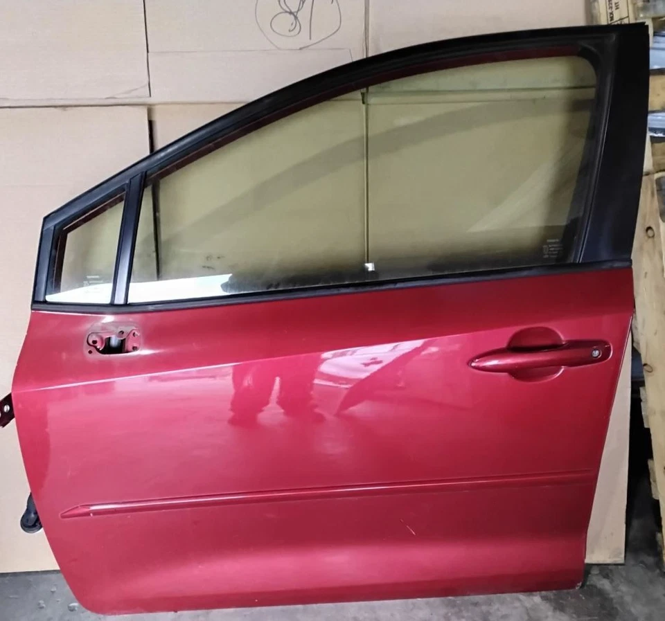 Toyota Corolla 2021-2024 sedán puerta delantera derecha 3R3 rojo 10348 B  Foto 1 de 1