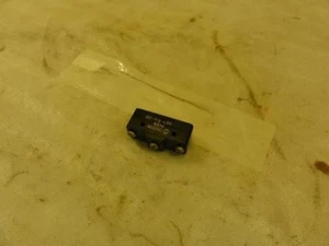 198245 New-No Box; Honeywell BZ-R8-A36 Limit Switch 10Amp; 125/250/480VAC - Picture 1 of 2