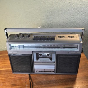 Vintage General Electric 3-5253 B Boombox Cassette Player AM/FM Radio works read - Picture 1 of 8