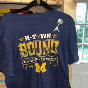 Nike Michigan H Town Bound National Championship Jordan T-Shirt Gr. LRGBlue Neu mit Etikett - Bild 1 von 5