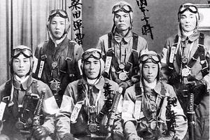 WW2 - Groupe de Pilotes japonais Kamikazes  - Picture 1 of 1