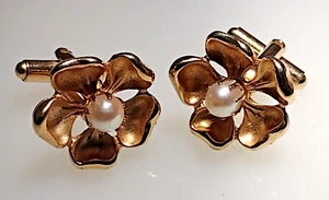 Vintage Gold Tone Prong Set Pearl Centered Flower Cufflinks - Picture 1 of 3