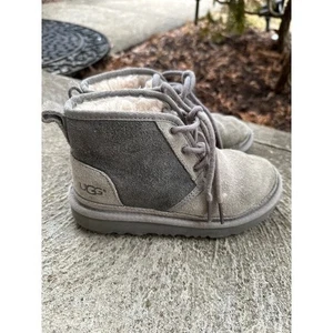 UGG Kids Neumel Chukka Boot Suede Shearling Lined Gray Casual Shoes - Picture 1 of 9