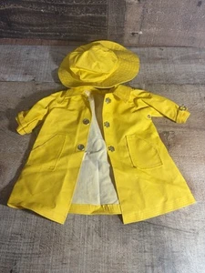 Pleasant Company American Girl Molly’s Rain Slicker y sombrero - Imagen 1 de 3