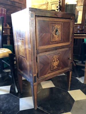 Cajonera Luis XVI - Antigua pieza única del siglo XVIII Foto 1 de 4