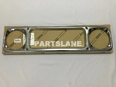 Grelha de radiador original do fabricante Toyota Land Cruiser 53111-90301 - Imagem 1 de 2