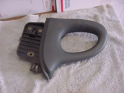 2001-06 CHEVROLET SUBURBAN 1500 RIGHT PASSENGER SIDE B PILLAR ASSIST GRAB HANDLE - Image 1 of 4