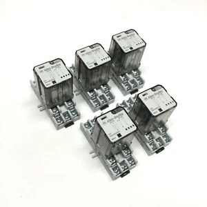 Lote de 5 relés de control Allen Bradley 700-HB32Z24, DPDT, bobina 24vdc con enchufes - Imagen 1 de 5