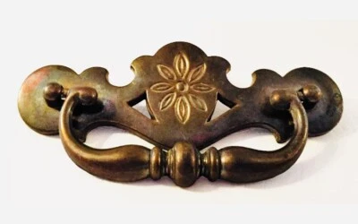 Старинный латунный колониальный выдвижной ящик Chippendale 3 дюйма в центре - Изображение 1 из 4