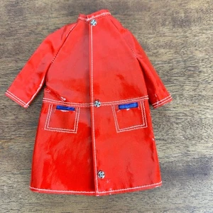 De colección Años 60 MOD BARBIE Rojo Plástico Vinilo Rain Jack Snap Up Forro Azul EXCELENTE - Imagen 1 de 5