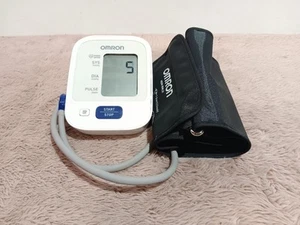 Omron Misuratore di Pressione Arteriosa da Braccio Superiore a Batteria e Polsino Testato - Foto 1 di 5