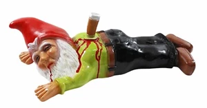 Gartenzwerg Deko Zwerg erstochen mit Messer im Rücken liegend L 41 cm Dekofigur - Bild 1 von 6