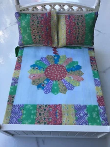 Dollhouse Miniatures bedspread comforter blanket with 2 pillows 1:12 scale #P145 - Picture 1 of 3