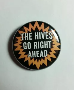 THE HIVES GO RIGHT AHEAD GRUPPE BANDNAME MUSIK 1" PINBACK BUTTON PIN - Bild 1 von 1