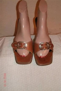 Sandalias Couture Donald J Pliner punta abierta de cuero de camello y plata 9,5 M - Imagen 1 de 1