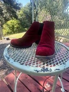 Justin’s Brand Western Style Burgundy Velvet Ankle Boots Size 9 -worn once - Picture 1 of 10